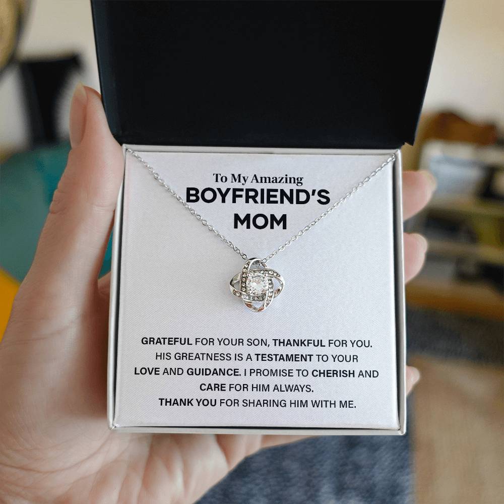 Boyfriend’s Mom Necklace – Grateful Gift from His Partner