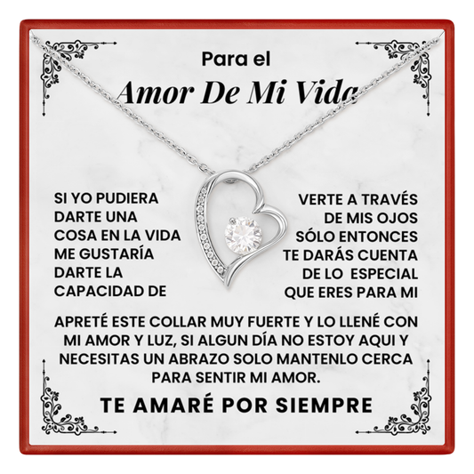 Heart-shaped necklace on a card with Spanish text
