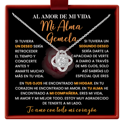 Necklace in a box with sentimental message in Spanish