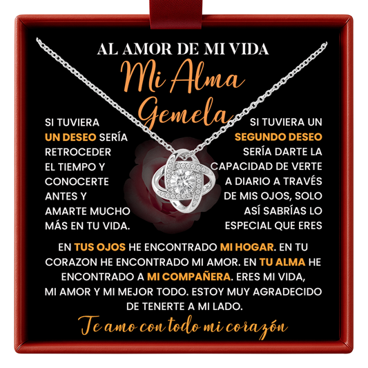 Necklace in a box with sentimental message in Spanish