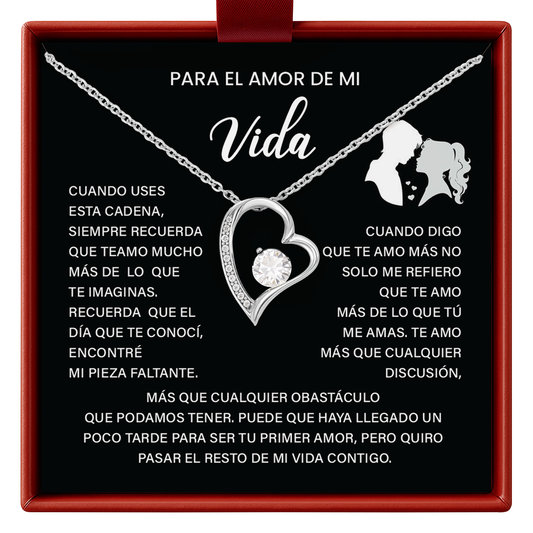 Vida necklace gift with heart pendant in a jewelry box with Spanish text